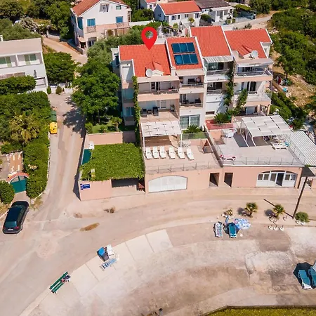 Апартаменты Cozy In With Wifi